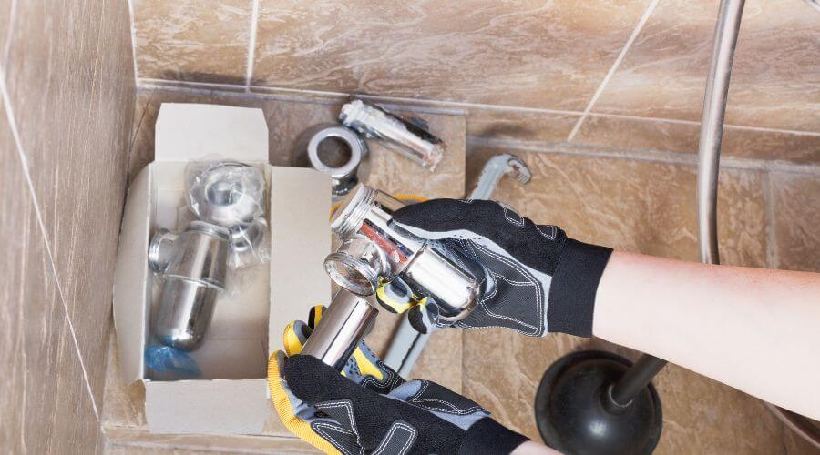 Professional gutter cleaning in Columbia, IA
